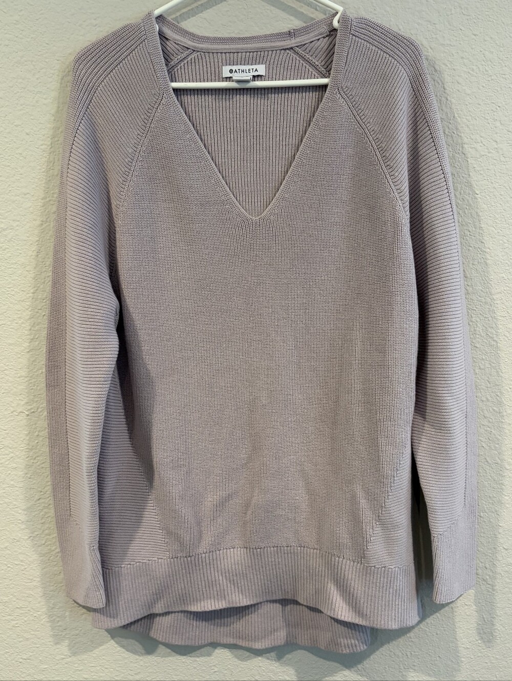 Athleta Womens Classic Light Purple Chunky Knit Cozy V Neck Sweater Size Medium